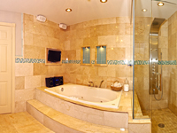 Master Bathroom of Home for Sale in Vaughan