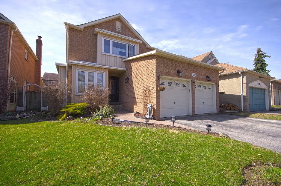 Virtual Tour of House for Sale on Ravenscroft Rd Ajax, ON L1T