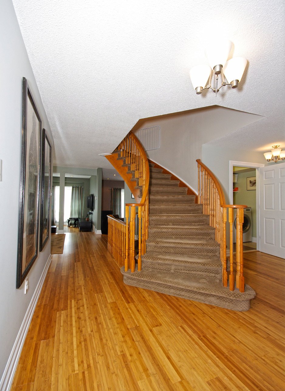 Virtual Tour of House for Sale on Ravenscroft Rd Ajax, ON L1T