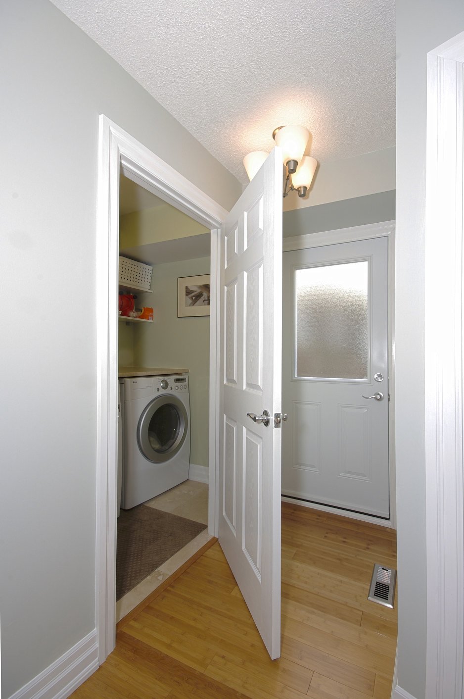 Virtual Tour of House for Sale on Ravenscroft Rd Ajax, ON L1T