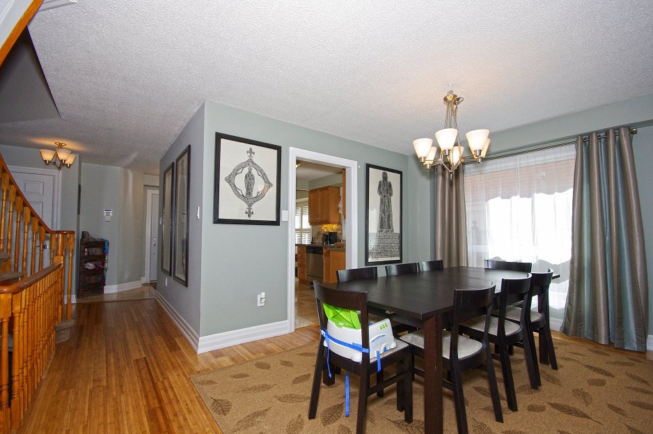 Virtual Tour of House for Sale on Ravenscroft Rd Ajax, ON L1T
