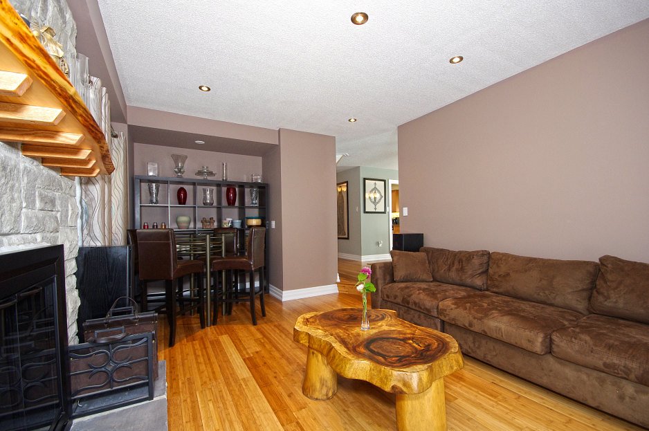 Virtual Tour of House for Sale on Ravenscroft Rd Ajax, ON L1T