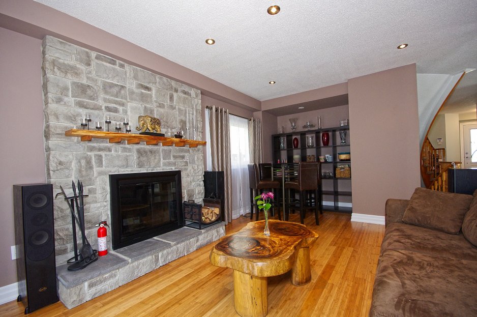 Virtual Tour of House for Sale on Ravenscroft Rd Ajax, ON L1T