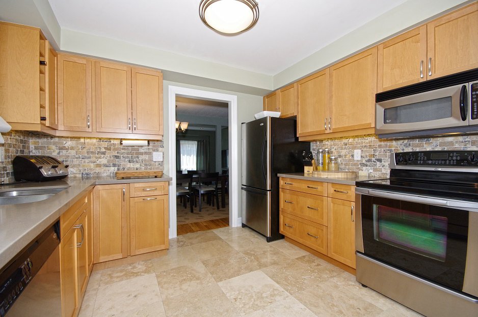 Virtual Tour of House for Sale on Ravenscroft Rd Ajax, ON L1T