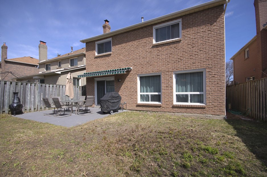 Virtual Tour of House for Sale on Ravenscroft Rd Ajax, ON L1T