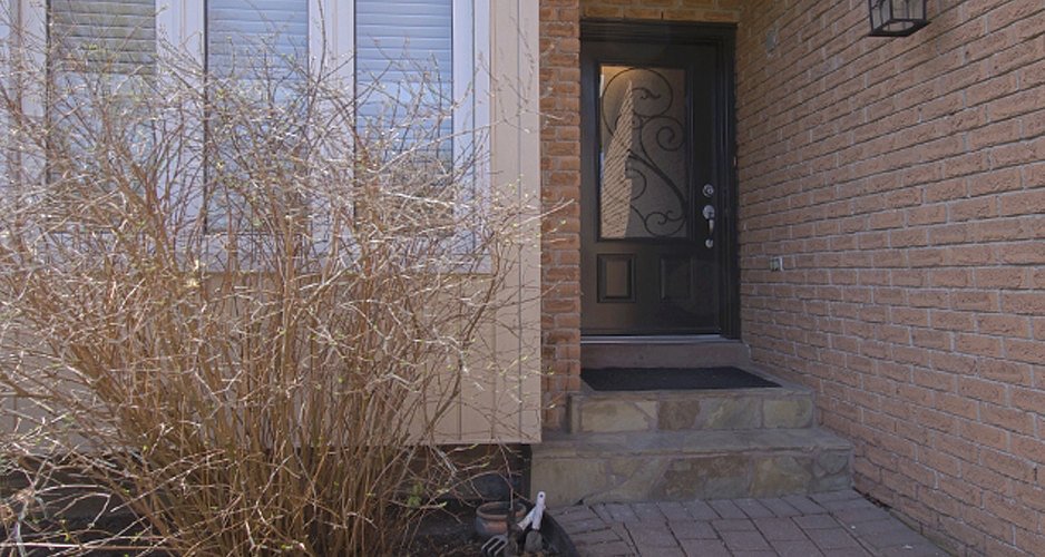 virtual tour of home for sale 41 Ravenscroft Rd Ajax