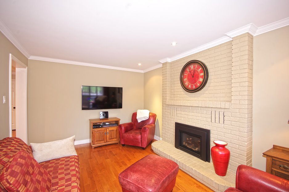 All Photos of House for Sale, 66 Golf Links Dr, Aurora, Ontario