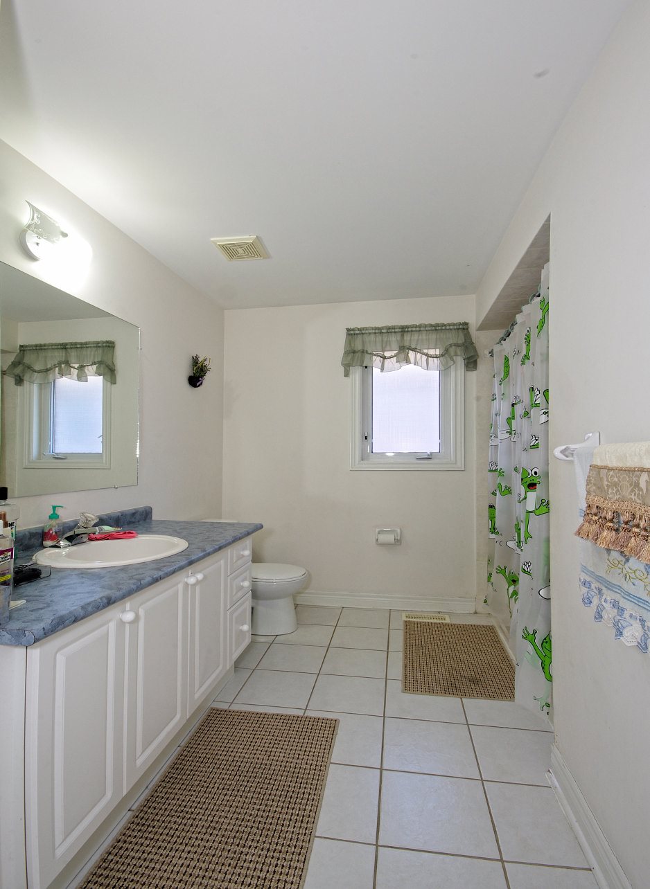 All Photos of House for Sale, Bradford West Gwillimbury, Ontario