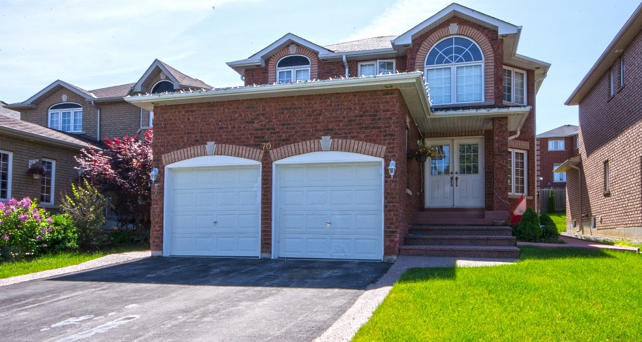 Detached House for Sale 70 Metcalfe Dr Bradford Ontario Canada