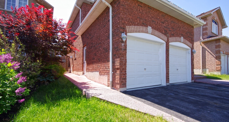 Detached House for Sale 70 Metcalfe Dr Bradford Ontario Canada