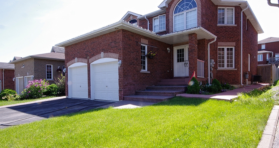 Detached House for Sale 70 Metcalfe Dr Bradford Ontario Canada