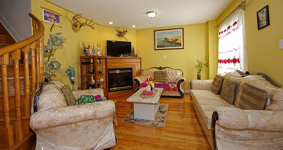 Detached House for Sale 70 Metcalfe Dr Bradford Ontario Canada