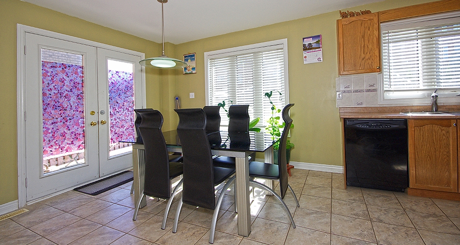 Detached House for Sale 70 Metcalfe Dr Bradford Ontario Canada