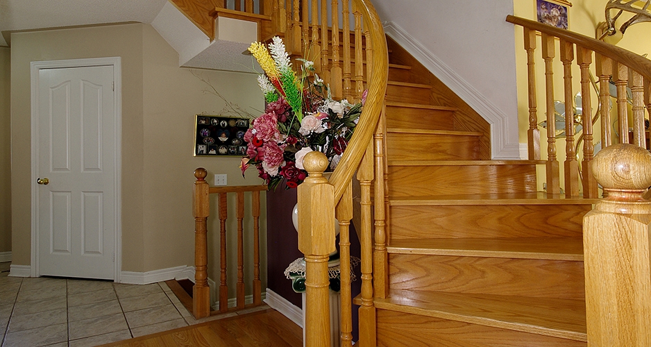 Detached House for Sale 70 Metcalfe Dr Bradford Ontario Canada