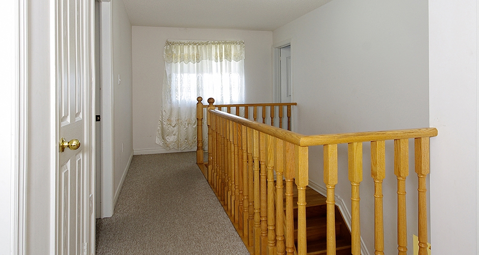 Detached House for Sale 70 Metcalfe Dr Bradford Ontario Canada