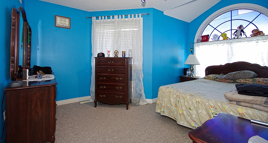 Detached House for Sale 70 Metcalfe Dr Bradford Ontario Canada