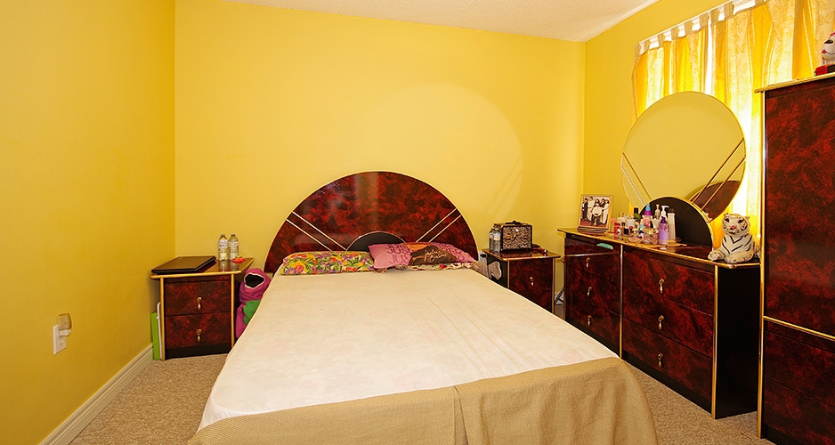 Detached House for Sale 70 Metcalfe Dr Bradford Ontario Canada