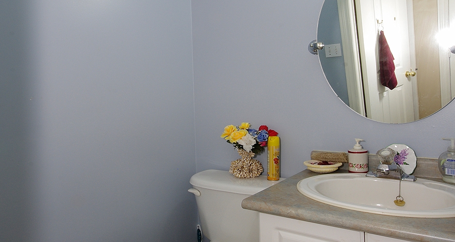 Detached House for Sale 70 Metcalfe Dr Bradford Ontario Canada