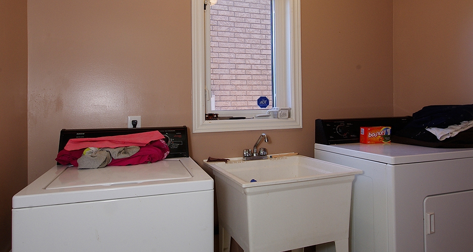 Detached House for Sale 70 Metcalfe Dr Bradford Ontario Canada