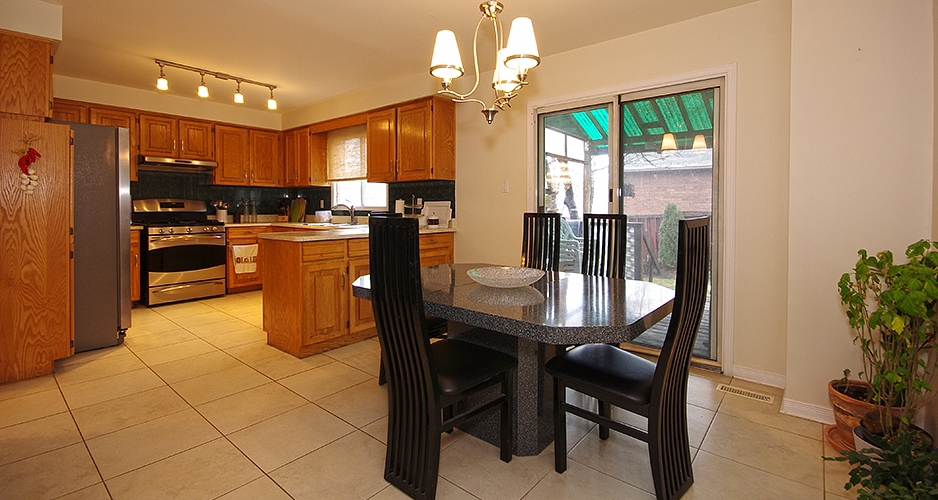 Slide show of home for sale in Brampton