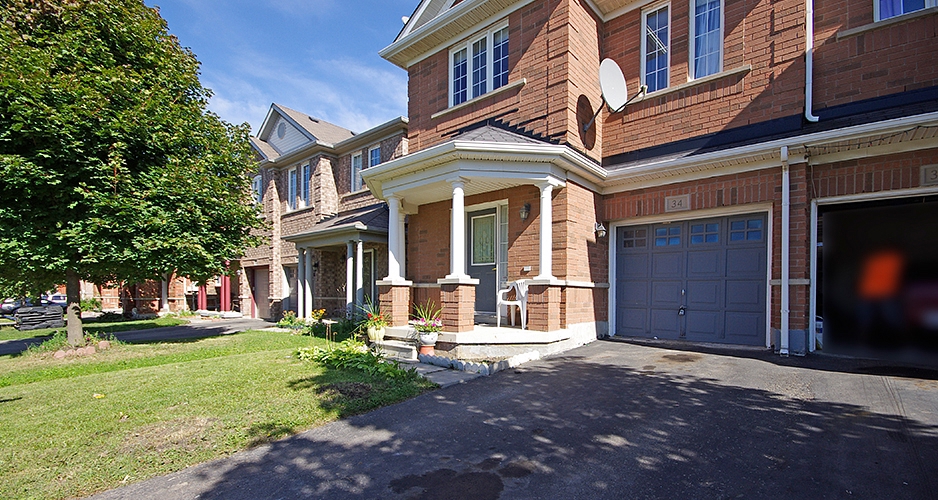 Virtual tour on Lockheed Crescent, Brampton