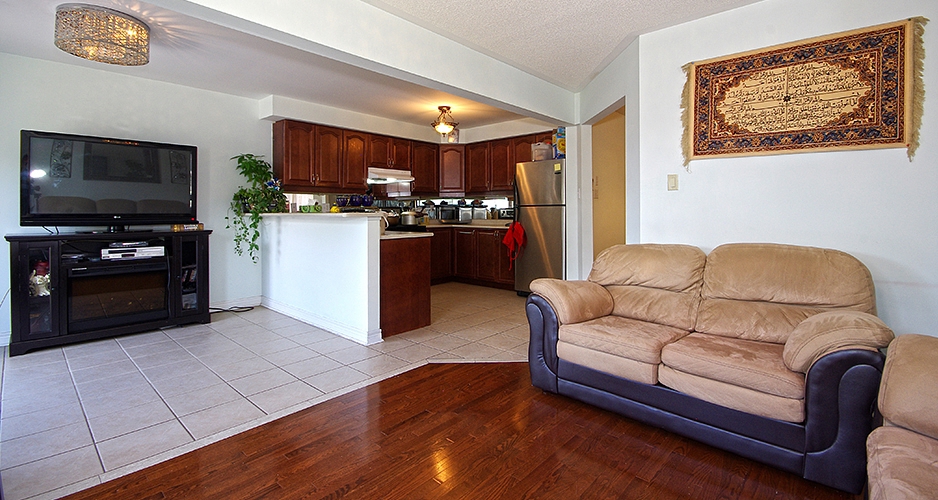 Slide show of home for sale in Brampton