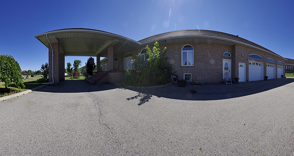 Virtual tour slide show of home for sale in Brampton, ON