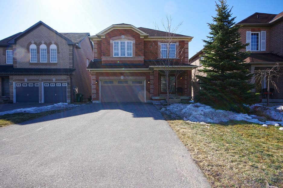 House for sale in Toronto, 47 Silvermoon Ave Caledon, ON