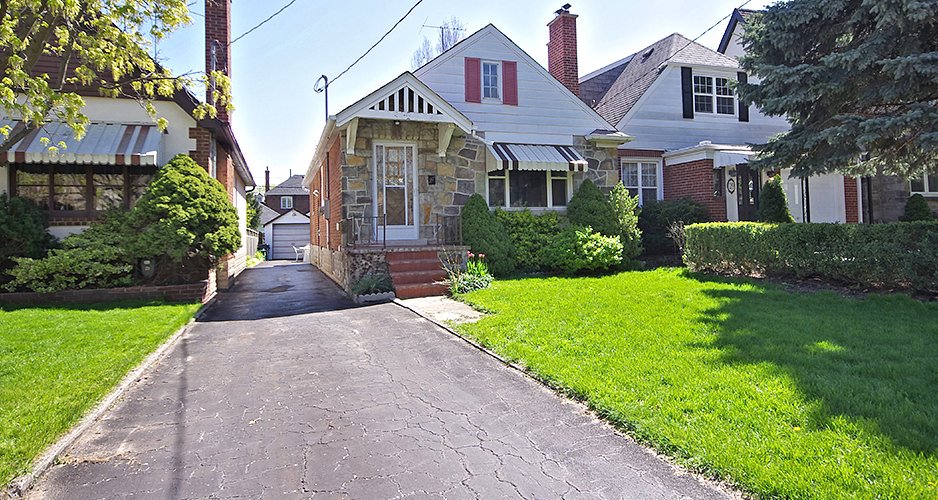 Virtual tour of home for sale 27 Brentwood Rd S, Toronto