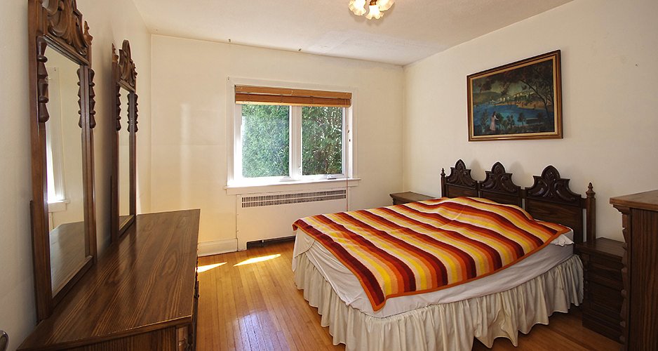 Slide show of home for sale in Etobicoke