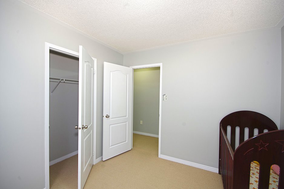 All Photos of House for Sale, 23 Woodcote Crescent, Ontario