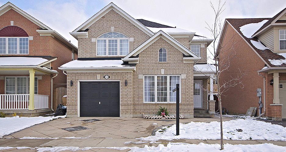 Detached House for Sale 1048 Yates Dr, Milton, Ontario.