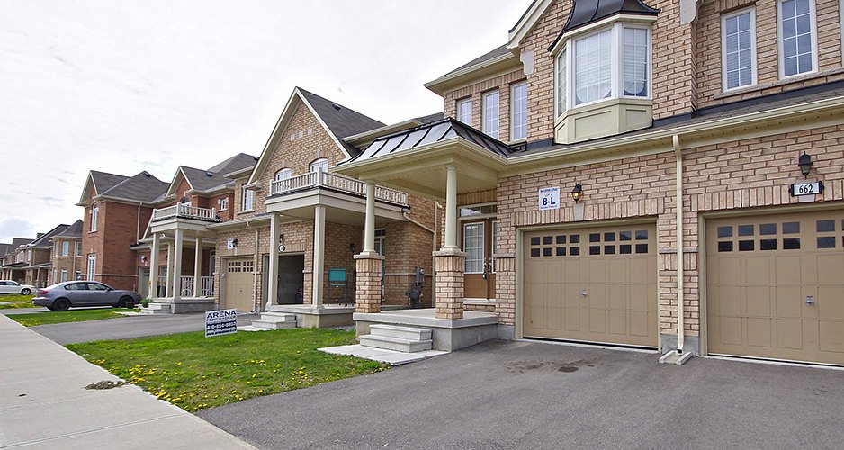 Virtual tour slide show of home for sale in Milton