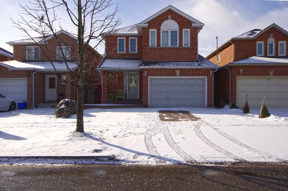 1004 Fernandez Dr Mississauga