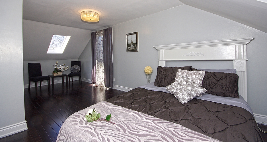 Detached Home for Sale 1051 Alexandra Ave Mississauga, Ontario