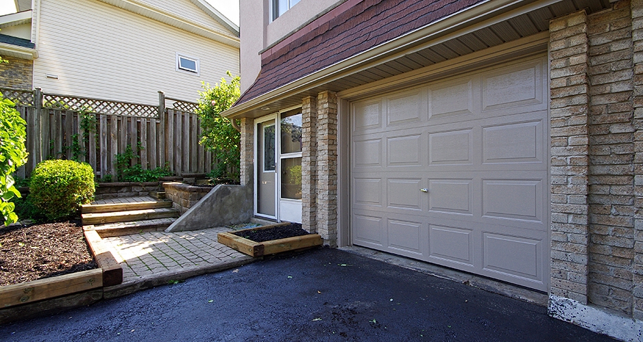 Virtual tour slide show of home for sale in Mississauga, ON