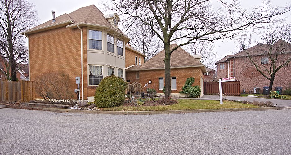 Detached House for Sale 3244 Trelawny Circle, Mississauga, Ontario