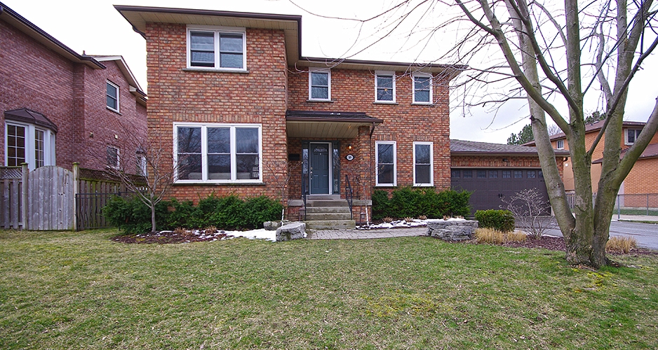 Virtual tour slide show of home for sale in Mississauga