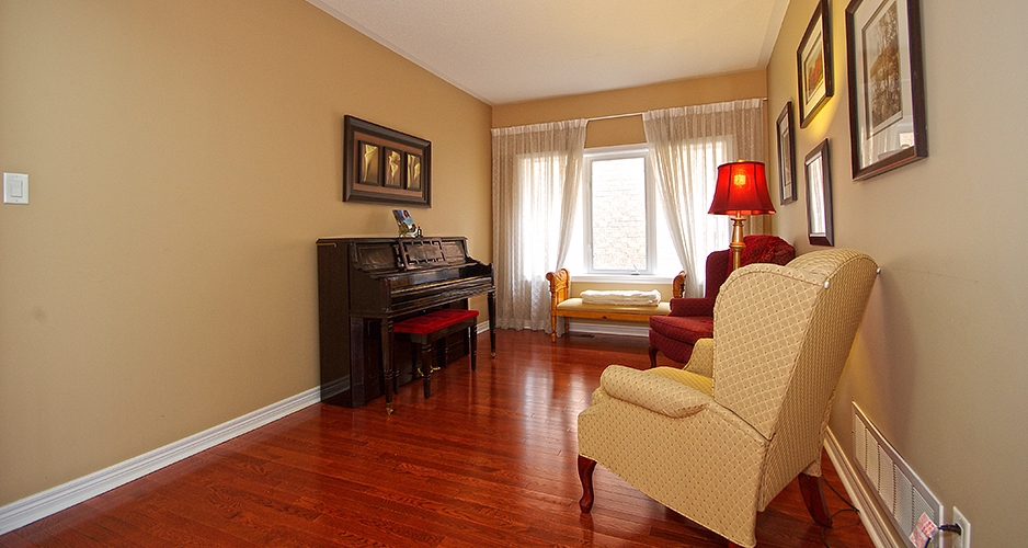 Slide show of home for sale in Mississauga