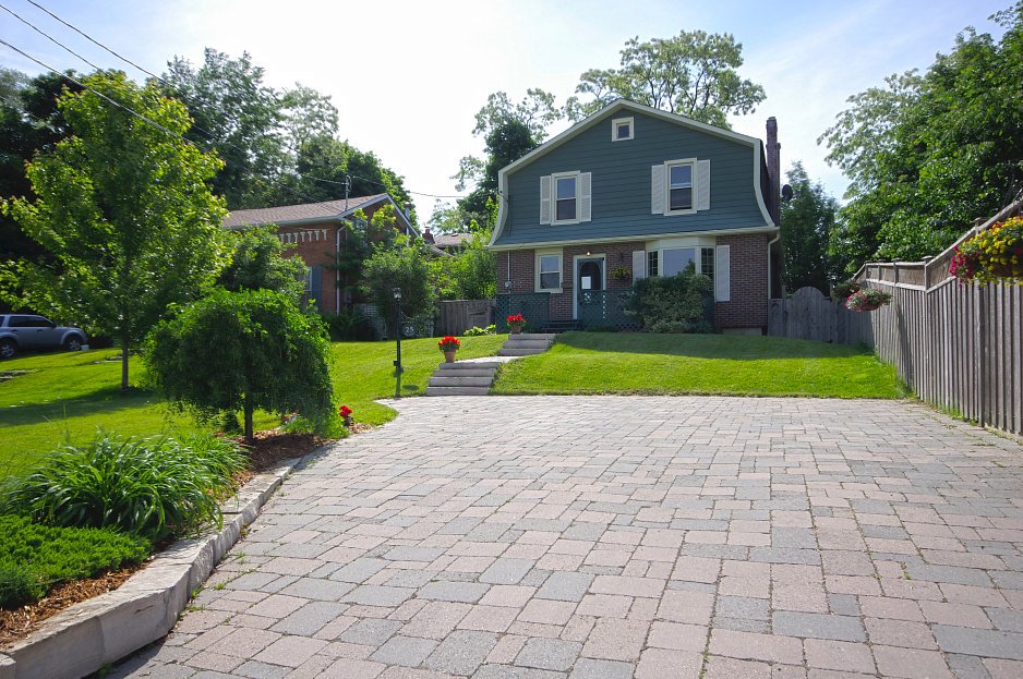 Virtual tour and real estate photography in 25 Mill St Mississauga by Virtual Tours gta