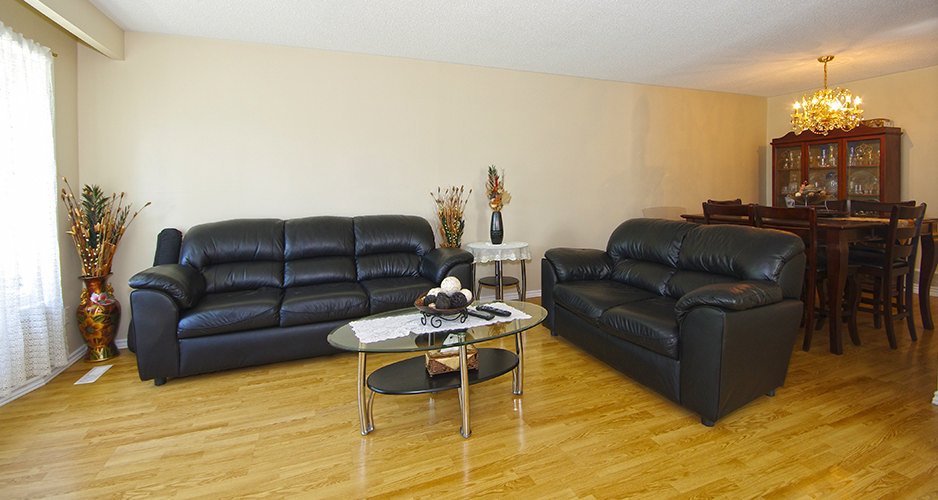 virtual tour of home on Kings Masting Cr Mississauga