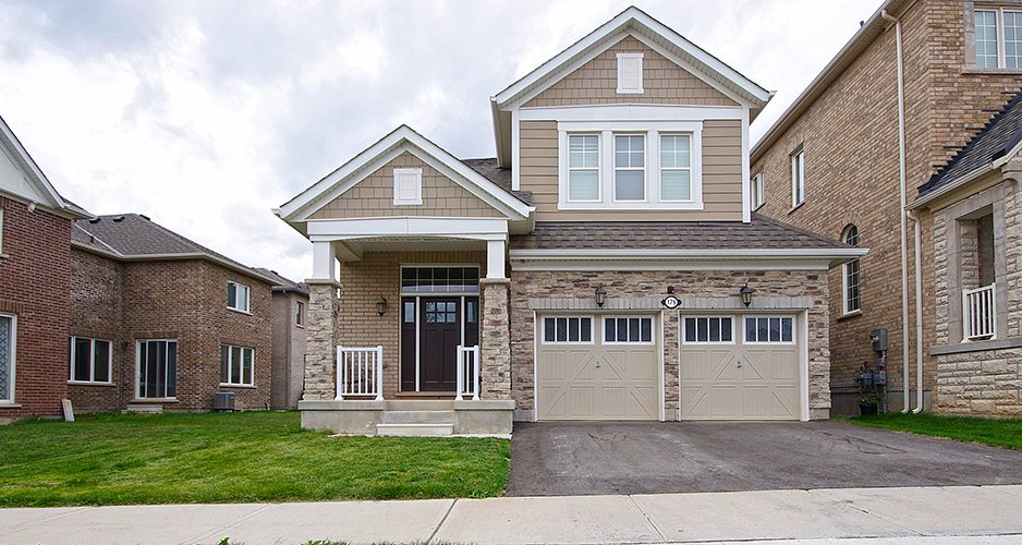 Virtual tour slide show of home for sale in Oakville