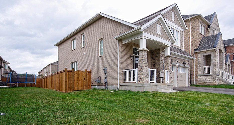 Virtual tour slide show of home for sale in Oakville