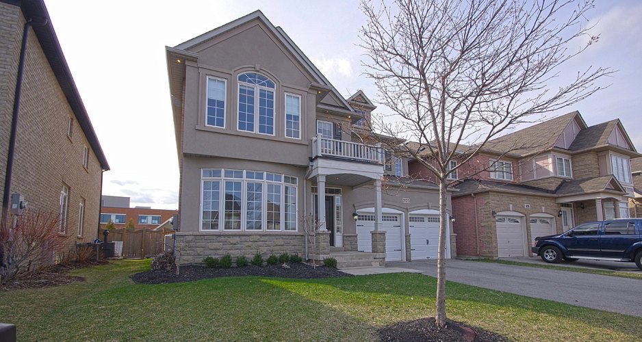 virtual tour of home for sale on Sweeney Drive, Victoria Village, Toronto
