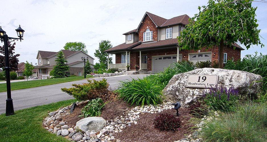 Detached House for Sale Near Orangeville 19 Headwaters Ln Mono, ON L0N
