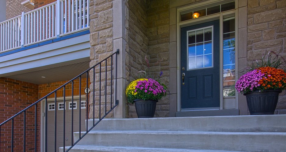 virtual tour of home on Gannett Drive Richmond Hill