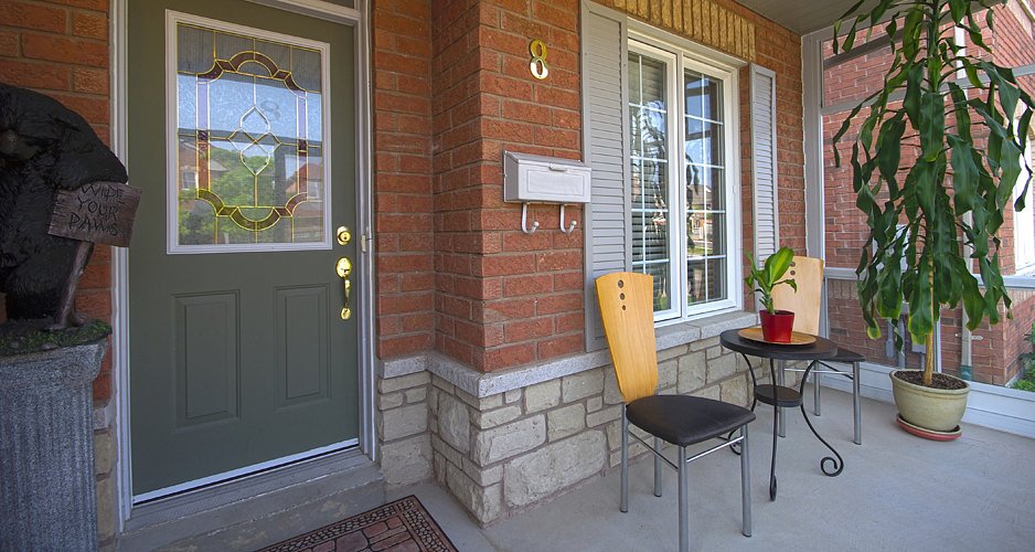 virtual tour of home on 8 Barnwood Dr Richmond Hill