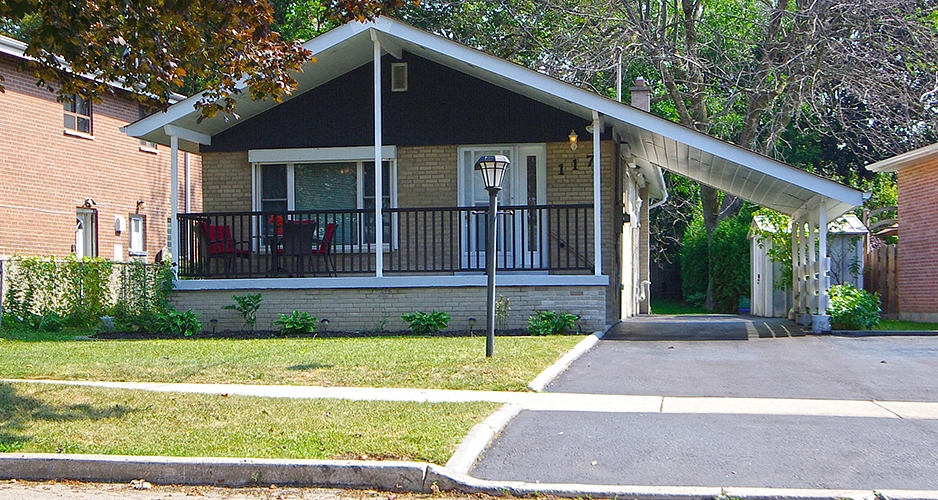 Virtual tour slide show of home for sale in Mississauga