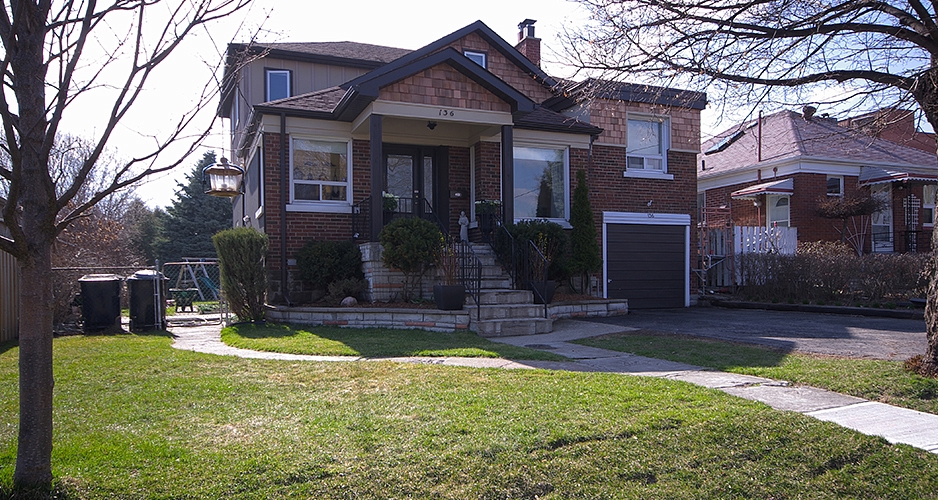 Virtual tour of house for sale in Toronto
