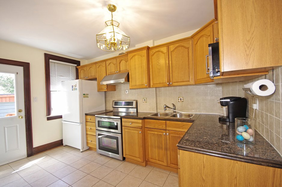 All Photos of Home for Sale, 179 Pacific Ave, Toronto